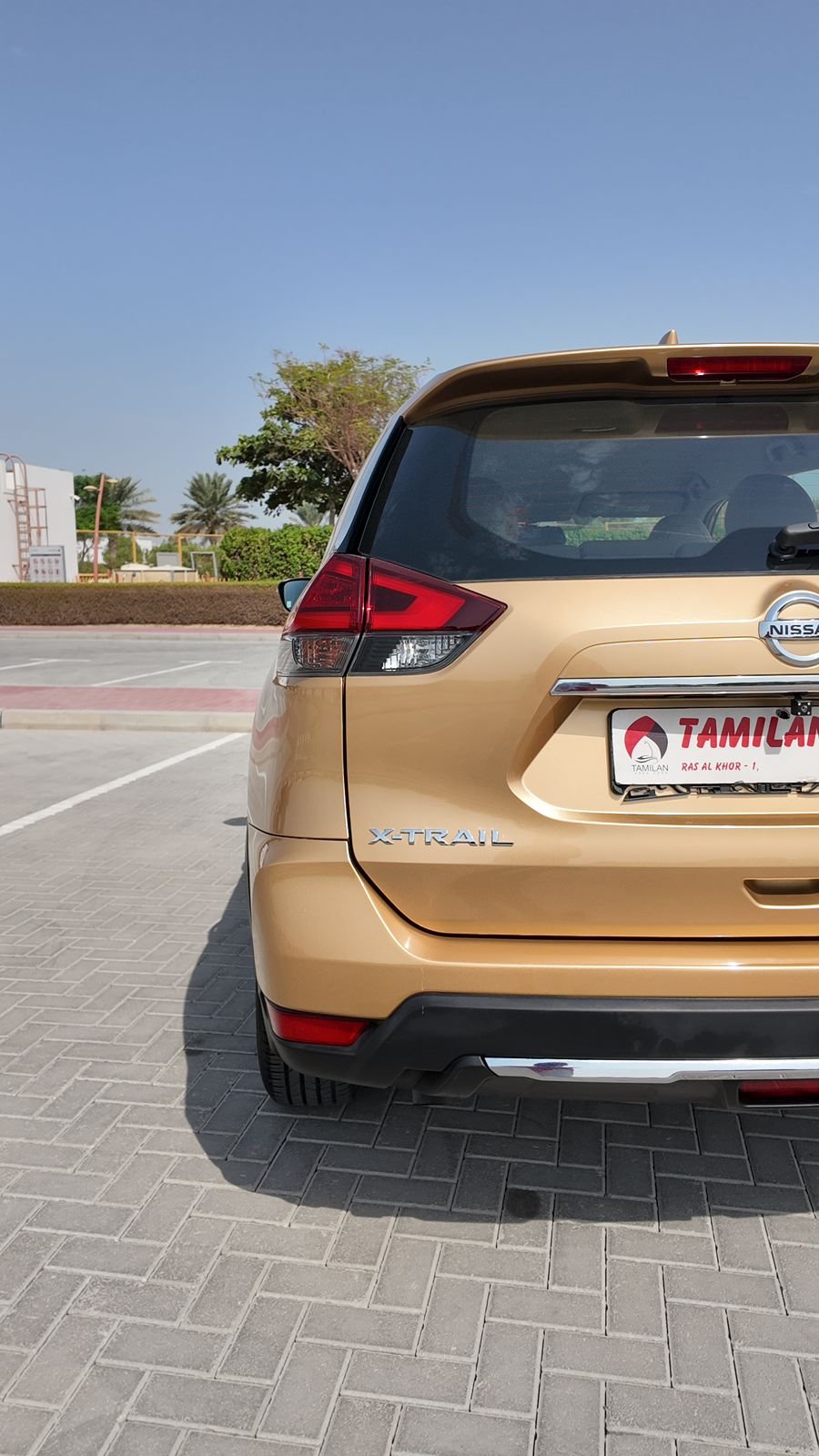 
								2020 Nissan X-tail full									