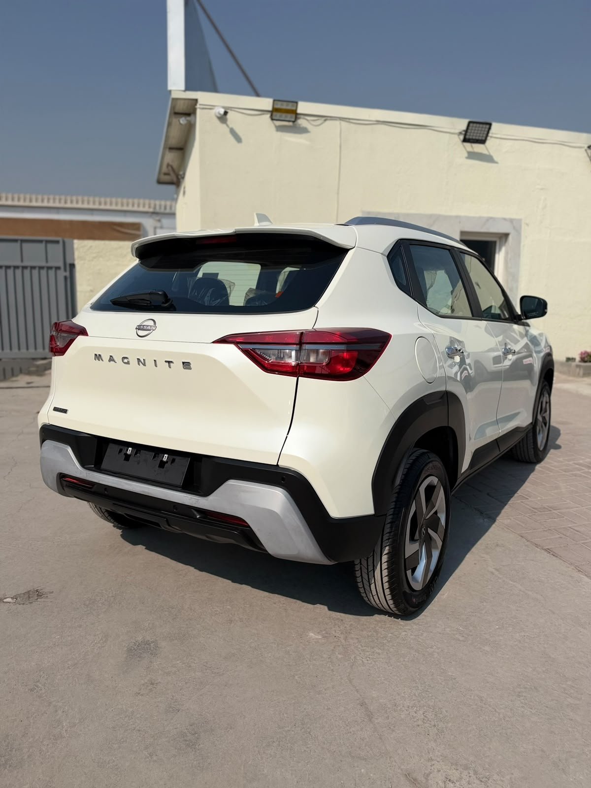 
								Nissan Magnite Turbo full									