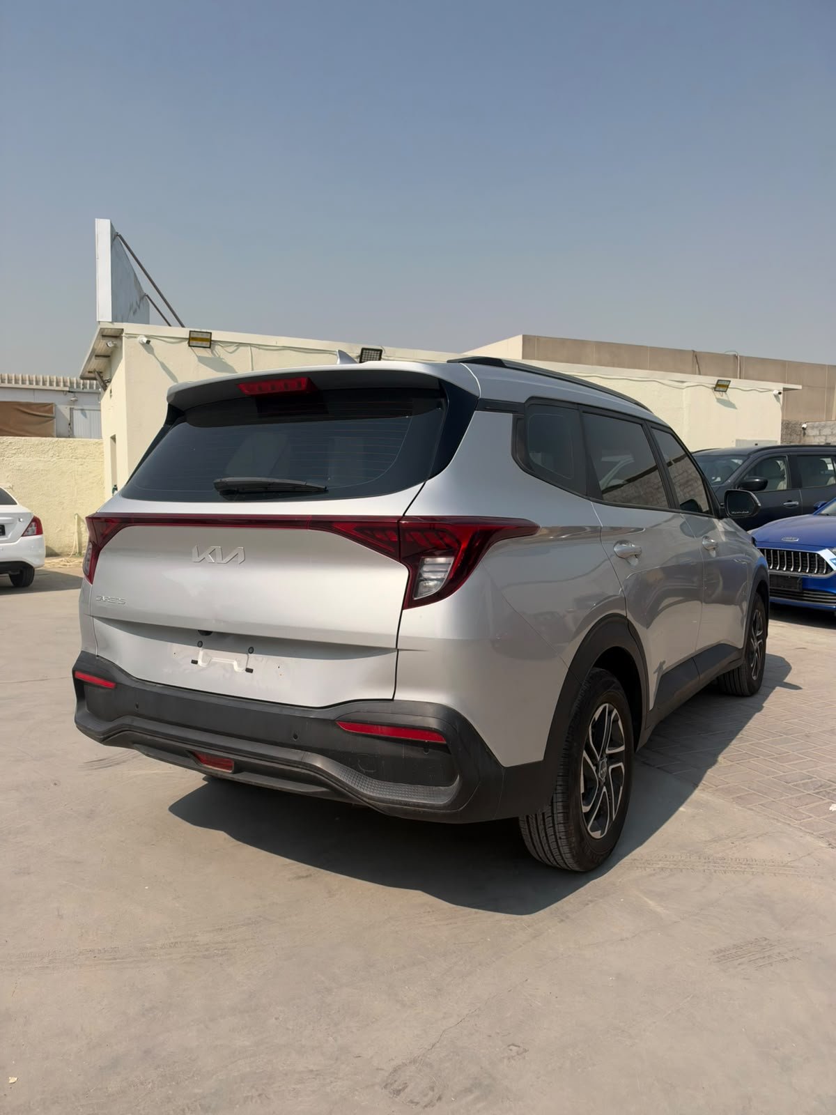 
								2023 KIA CARENS LX 1.5L full									