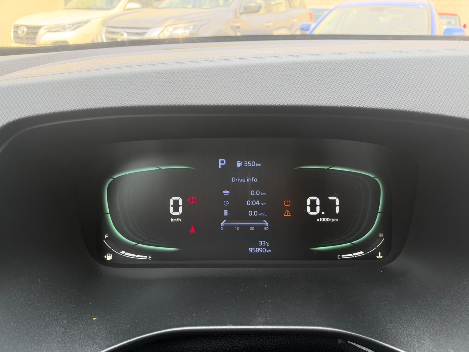 
								2023 KIA CARENS LX 1.5L full									